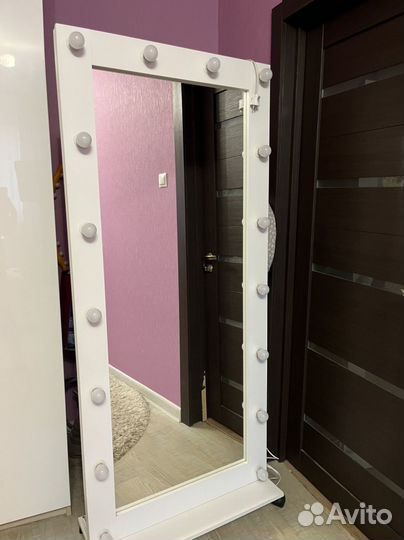 Зеркало с подсветкой в полный рост