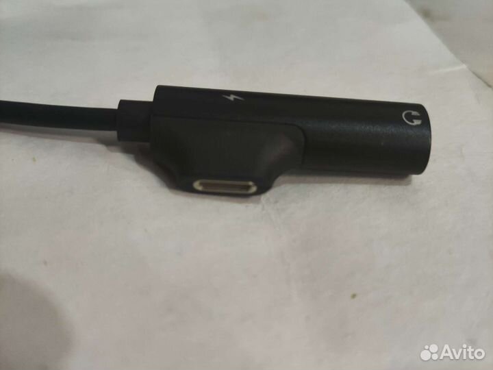 Переходник для наушников и зарядки iPhone