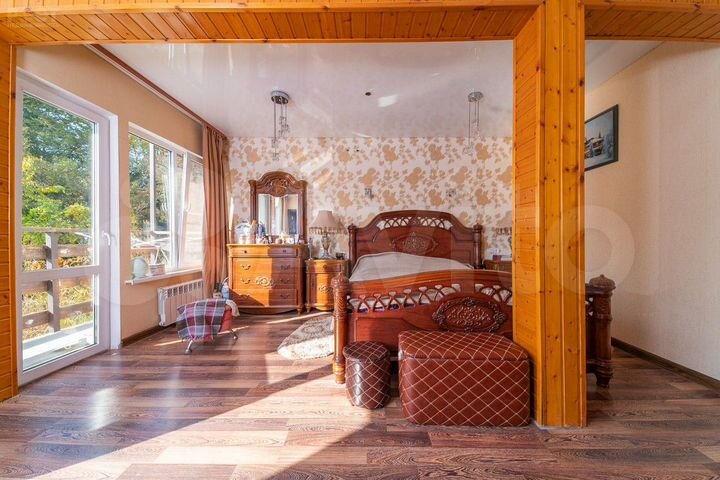 Дом 397 м² на участке 5 сот.