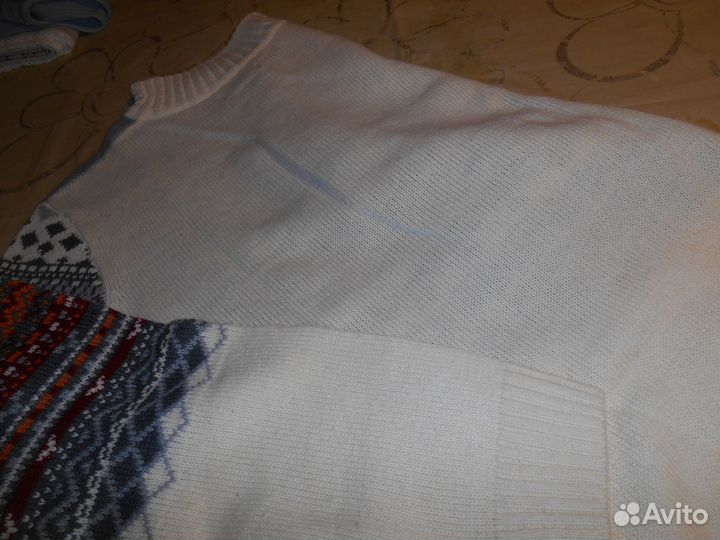 Новый джемпер мужской на молнии белый с орнаментом