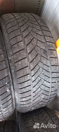 Goodyear UltraGrip Ice 255/55 R18 109
