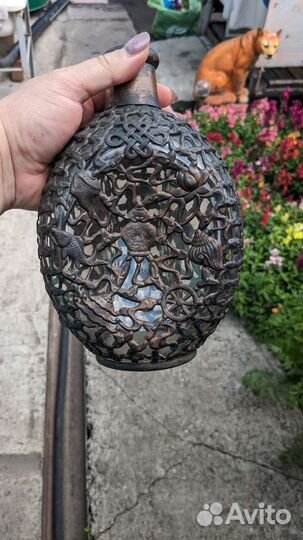 Графин старинный в медной оплетке