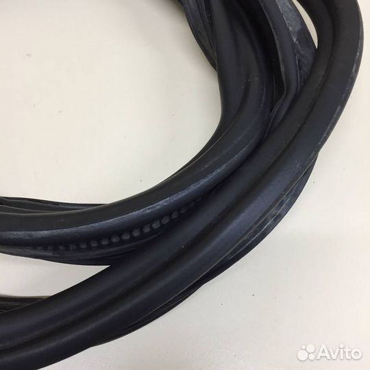 Уплотнитель багажника Volkswagen Tiguan 5N1 2007-2