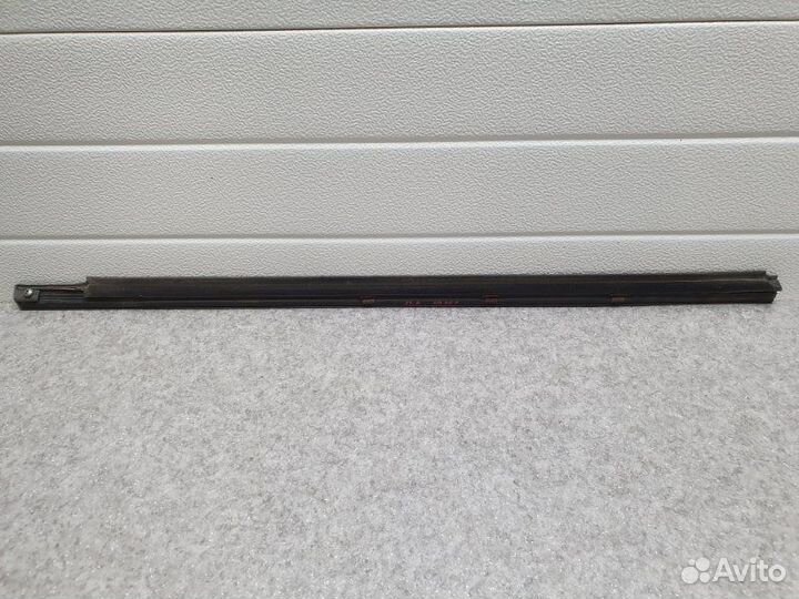 Молдинг стекла (бархотка) передний левый