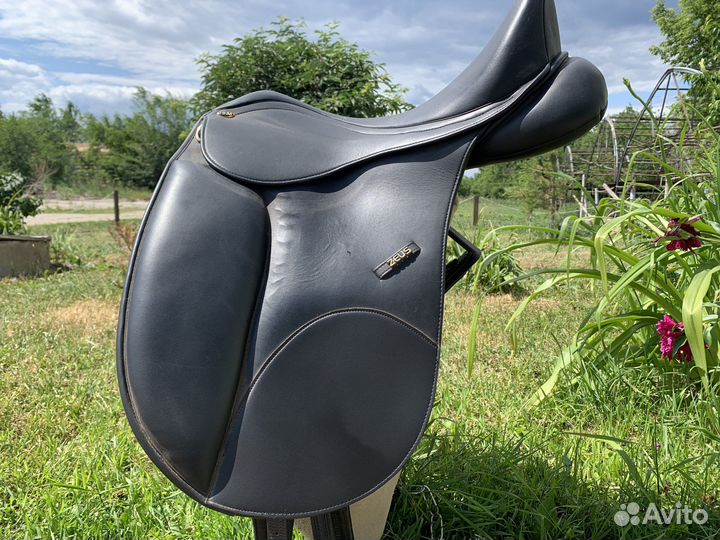 Выездковое седло HKM zeus