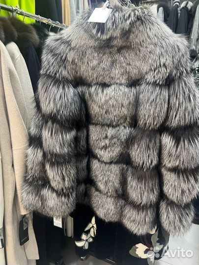 Шуба из натурального меха чернобурки новая