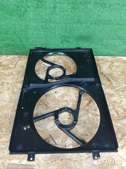 Диффузор радиатора VW Golf 4