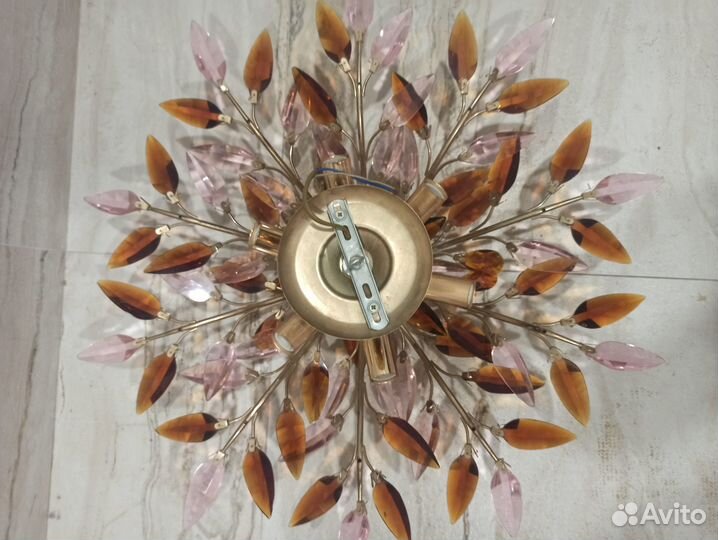 Продается люстра из цветного стекла