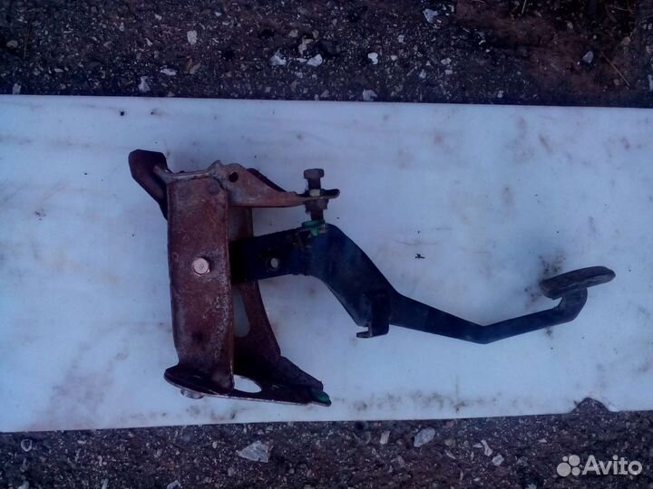 Педаль тормоза авенсис т 220