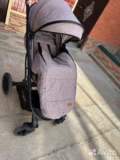 Прогулочная коляска luxmom 609