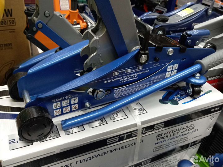 Домкрат подкатной Stels 2.5т