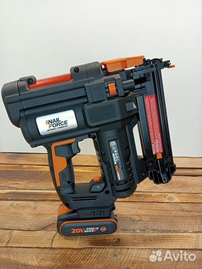 Аккумуляторный степлер (нейлер) worx WX844