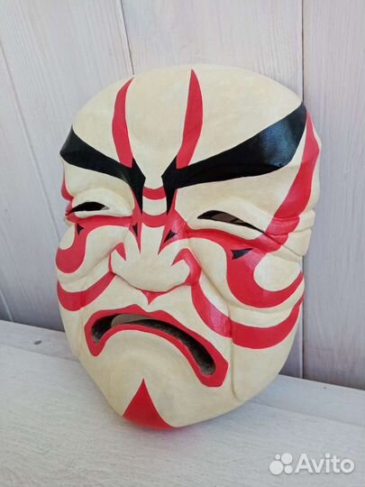 Маска из дерева