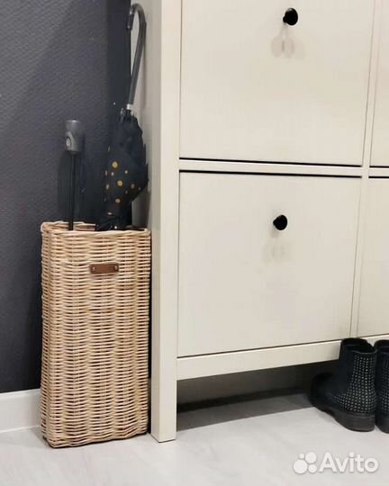 Подставка для зонтов (зонтница)