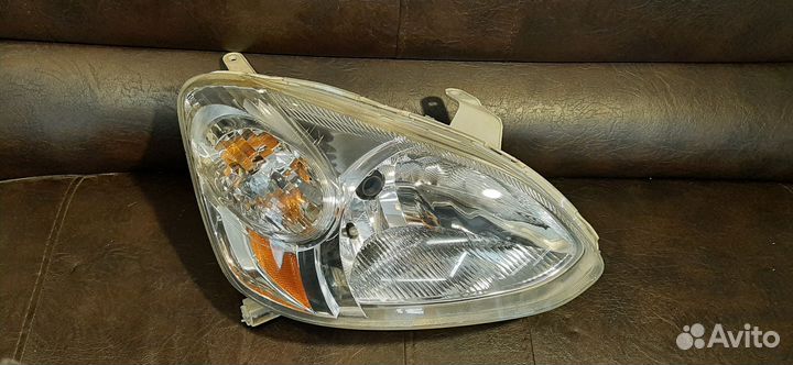 Фара toyota platz scp11 koito 52-067