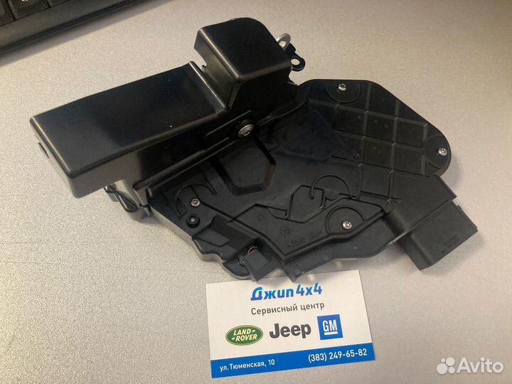 Замок двери передней левой Land Rover