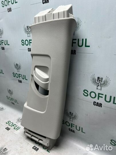 Обшивка центральной стойки салона правая Toyota