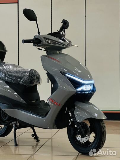 Скутер 180 куб.см новый без пробега