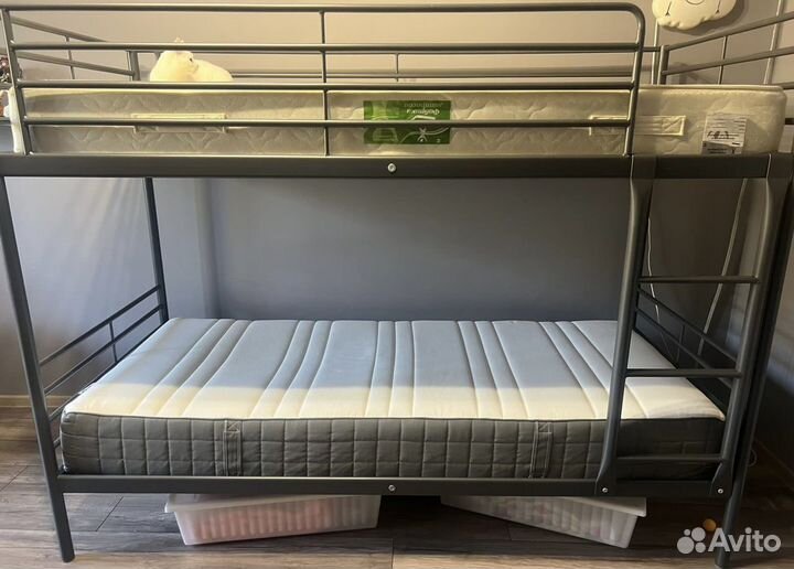 Двухъярусная кровать IKEA svarta с матрасами