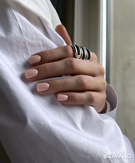 Модель на маникюр