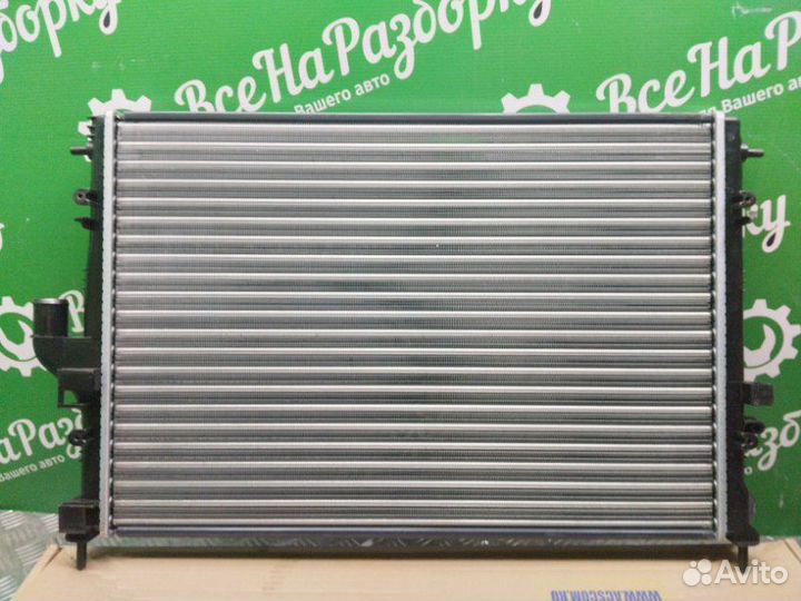 Радиатор охлаждения Renault Logan Largus
