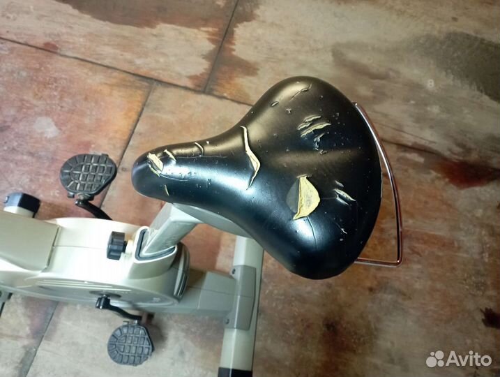 Велотренажер, гантели, скамейки, штанги