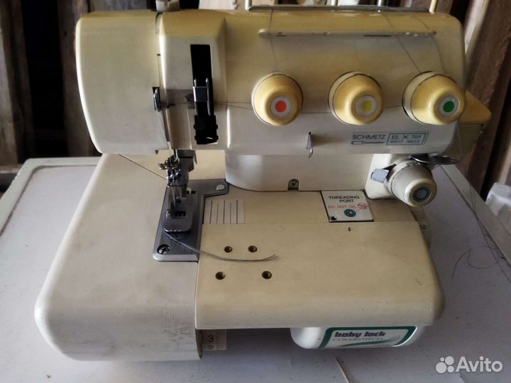 Швейная машина коверлок распошивальная