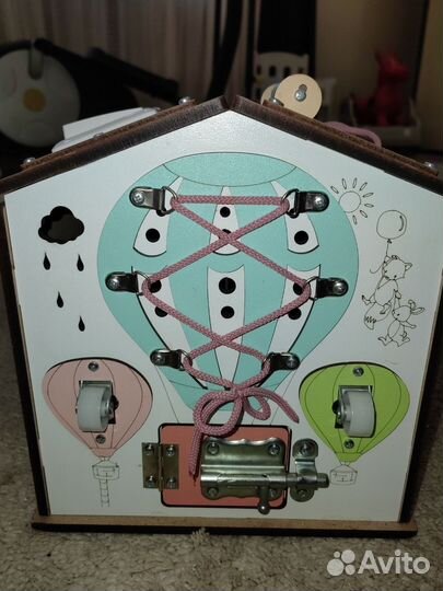 Бизиборд домик