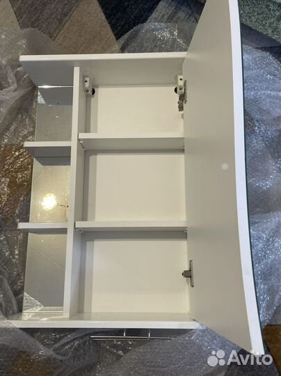 Шкаф с зеркалом