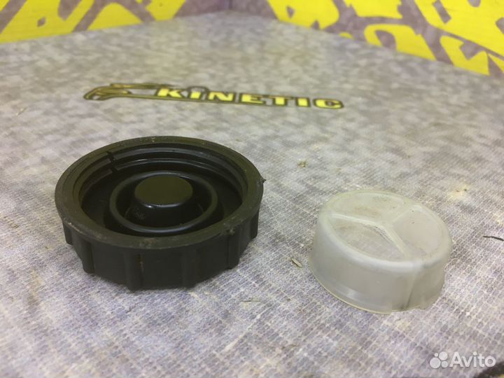 Крышка бачка жидкости гур Гидроусилителя Мазда 3