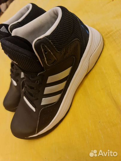 Кроссовки adidas