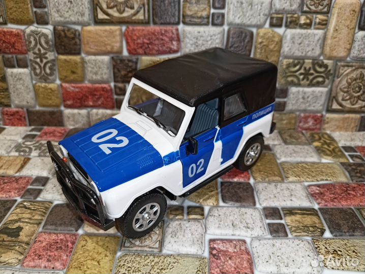 УАЗ 469 Милиция 1:24 17 см новая в упаковке