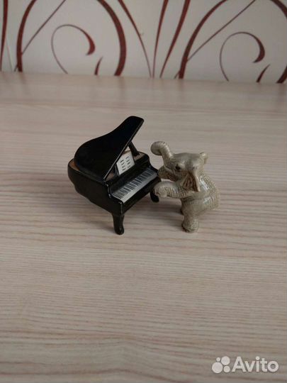 Винтажная фигурка слон играющий на фортепиано