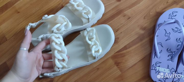 Босоножки, сланцы