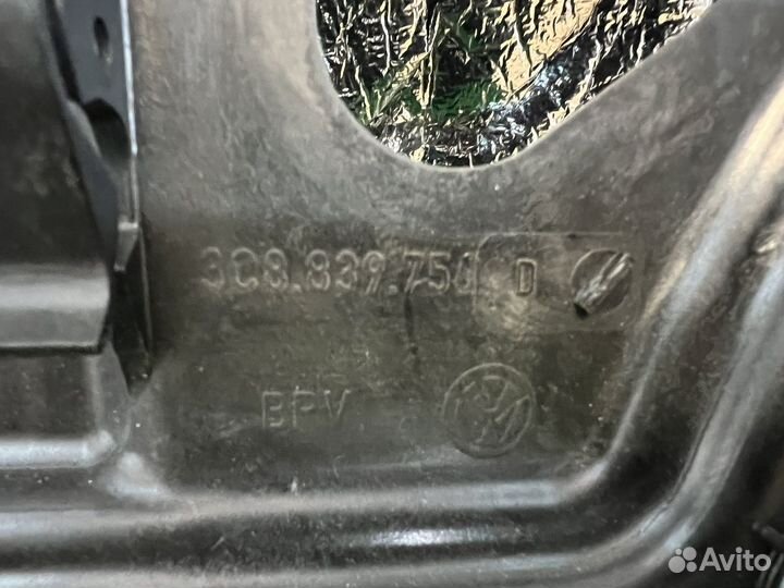 Щит двери внутрений задний правый пассат сс