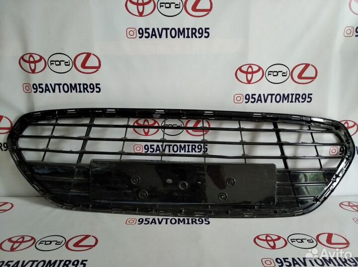 Решётка переднего бампера центральная Ford Mondeo