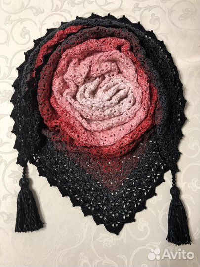 Платок вязаный бактус