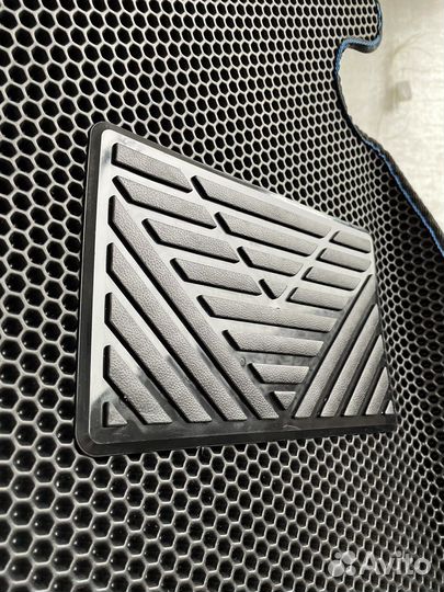 3D Ева-коврики для Mitsubishi Pajero 4