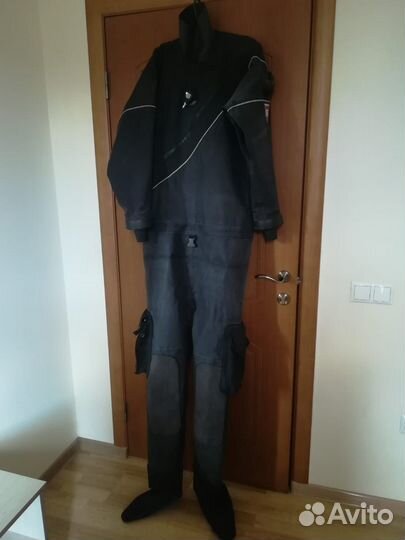 Сухой гидрокостюм DUI