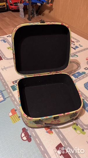 Чемодан декоративный