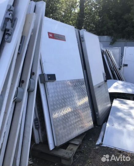 Холодильная дверь бу / дверь откатная бу