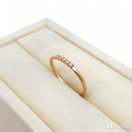 Золотое кольцо с камнями 585пр. размер: 17,5