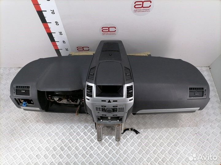 Торпедо (панель передняя) для Opel Zafira B