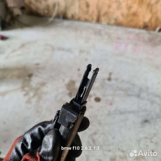Демпфер бардачка bmw 5 f10
