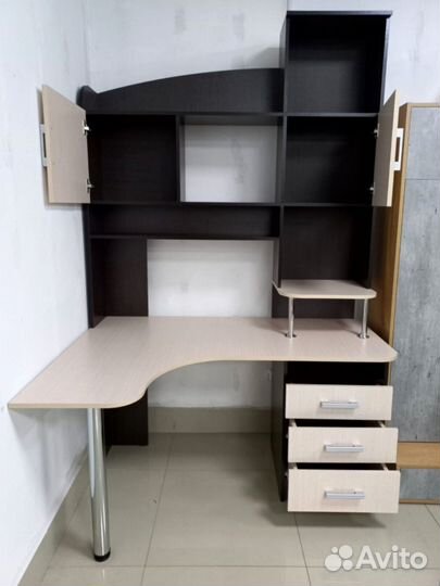 Стол компьютерный №3