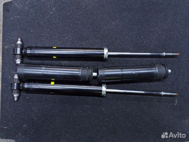 Задние амортизаторы Toyota Corolla 180