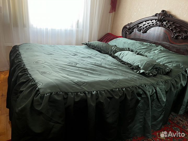 Покрывало с подушками