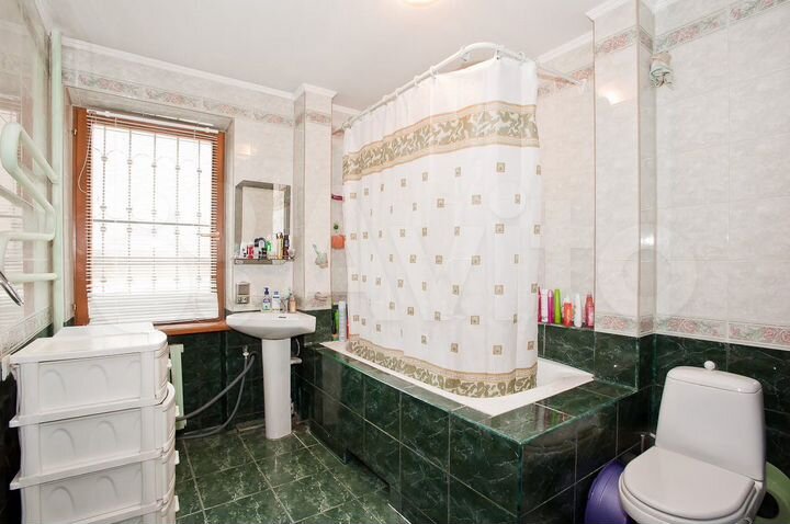 Дом 417 м² на участке 6,5 сот.