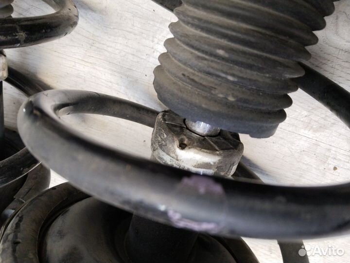 Стойка передняя Mitsubishi Outlander XL 2.4 2007