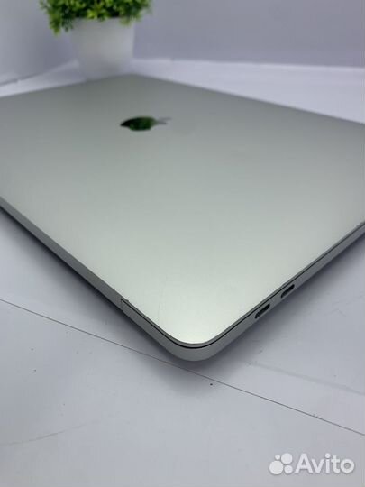 Apple MacBook Pro 15 2018 i7 16gb 256gb silver